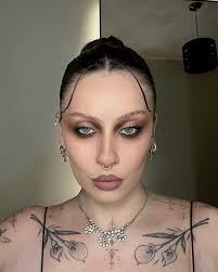 Blaire Johnson (therealblairejo)