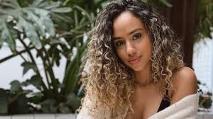 La segunda temporada de la reina del flow fue estrenada el lunes 26 de abril por caracol televisión en colombia, a las 9:00 pm (hora local). Los Nuevos Actores De La Reina Del Flow 2 Kienyke