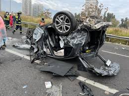 El cantautor claudio valdés, conocido artísticamente como el gitano, falleció durante la madrugada de este domingo tras un accidente automovilístico en talcahuano. Choque De Vehiculos En Costanera Norte Dos Lesionados Y Transito Cortado En Parte De La Ruta La Tercera