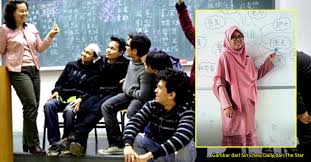 Terdapat beberapa tokoh yang menterjemahkan pelayaran cina yang beragama. Guru Guru Melayu Bakal Gantikan Semua Guru Cina Di Sekolah Betul Ke Soscili