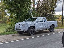 2022 Nissan Frontier Extended Cab Prototype Shows New Design En 2020 Camionetas