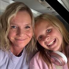 Your friends can either make you or break you. Even as an adult, you should  spend time with those who believe in you. Be that kind of friend to  everyone you interact