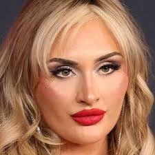 Traci Brooks's Instagram, Twitter & Facebook