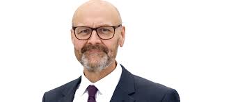 Clean energy company CEO to step down after almost 14 years