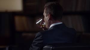 Ghim Tren Harvey Specter