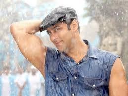 Bodyguard Title Song Feat Salman Khan Katrina Kaif Youtube Laakhon dil ki dhadkan saccha hai yeh indian aa gaya hai dekho bodyguard baajuon mein hai iske dum iske aage sab hai kam aa gaya hai dekho bodyguard. bodyguard title song feat salman khan katrina kaif