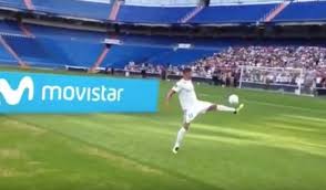 Theo hernandez ретвитнул(а) calciatori brutti. Video Theo Hernandez Blamiert Sich Bei Real Madrid Vorstellung Sky Sport Austria