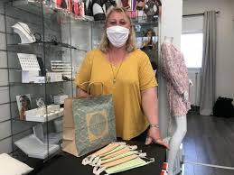 La situation sera ensuite réévaluée pour. Des Masques En Dentelle De Calais Fabriques Par Darquer Noyon