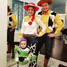 Inspiration Accessories Diy Toy Story Jessie Woody Buzz Lightyear Halloween Family Costume Idea Toy Story Ideias De Fotos Fotos