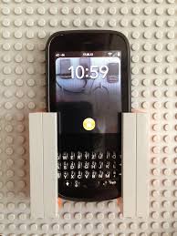 Palm Pixi Plus running webOS 1.4 ...