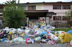 Mereka tidak meronda kawasan perumahan pada waktu tengah malam. Hidup Ditimbuni Sampah Sarap Tapi Anggap Ada Nilai Ekonomi Kitareporters Semua Boleh Jadi Reporter