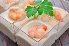 Il cocktail di gamberi è una delle ricette più anni '80 che ci siano, dopo il vitello tonnato, ovviamente.il cocktail di gamberi in salsa rosa, però, è anche un delizioso antipasto di mare che alla fine piace proprio a tutti, anche a chi si vergogna di ammetterlo. Un Antipasto Natalizio Anni 80 Ecco Cosa Prepariamo Oggi Newscucina It