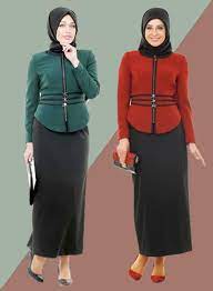 Maka kali ini seragam kerja hijab dibuat dengan model lengan panjang sekaligus ukuran yang bisa disesuaikan. Model Baju Kantor Wanita Muslimah Elegan Setelan Blazer Rok Hitam