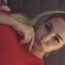 Vivian Albrecht's Instagram, Twitter & Facebook