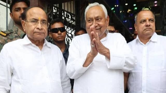 UCC पर NDA में हलचल के बीच नीतीश कुमार ने बुलाई जेडीयू सांसदों और विधायकों की मीटिंग, क्या हैं सियासी मायने - News18 हिंदी