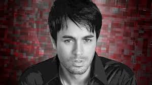 The heart hurts) is a song by spanish singer enrique iglesias featuring vocals from puerto rican rapper wisin. Enrique Iglesias Celebra Los Datos De Reproducciones De Duele El Corazon La Republica Ec