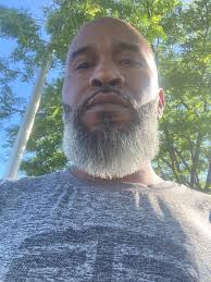 Hello new to the group single in Florissant looking for a woman to enjoy  life's blessings with.