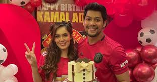 Kamal adli dan uqasha senrose youtube video izle indir. Kamal Adli Gembira Sambut Hari Jadi Ke 35 Bersama Tunang Uqasha Senrose