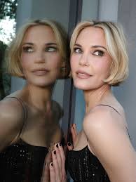 lesliebibb last night for @giorgioarmani 🖤 style @jeanannwilliams hair  @jacobrozenberg @biolage makeup @kaleteter @armanibeauty nails @ohmynailsnyc