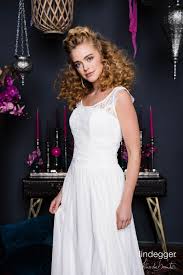 Check spelling or type a new query. Brautmode Korsage Fliessend Spitzenoberteil Spitzenschleppe Moderne Braut Urbane Brautmode Goslar Hochzeitsblume