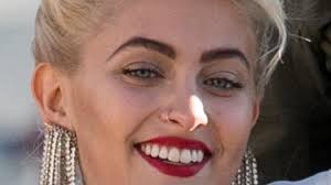 She is the second child and only daughter of michael ja. Ù„Ø£ÙˆÙ„ Ù…Ø±Ø© Ø§Ø¨Ù†Ø© Ù…Ø§ÙŠÙƒÙ„ Ø¬Ø§ÙƒØ³ÙˆÙ† ØªØ¹ØªØ±Ù Ø¨ØªØ¹Ø±Ø¶Ù‡Ø§ Ù„Ù„Ø§ØºØªØµØ§Ø¨