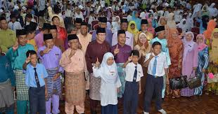 Pada 2009, sekolah menengah agama dato' haji mustafa memiliki 213 pelajar lelaki dan 193 pelajar perempuan. Sekolah Menengah Agama Dato Haji Mustafa Red Pastel D