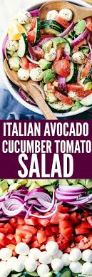 Italian Avocado Cucumber Tomato Salad Is A Fresh And Delicious Salad Filled With Avocado Tomato Red Onion Cucumber And Mozzarella C Avec Images Cuisine Et Boissons Repas