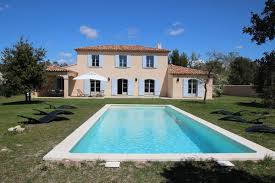 Entre Mont Ventoux Et Luberon La Bastide St Didier Est Une Belle Villa Aux Prestations De Qualite Et A La Deco Sobre Avec Un Villa Locations Vacances Piscine