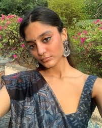 Annoyed because i didn't get any saree pictures 😔 Bi-annual saree outfit  gone to waste ❌💖