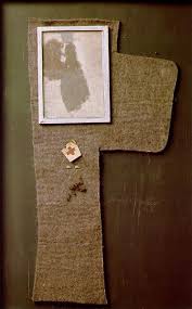 In simply wrapping a grand piano in utilitarian grey felt, beuys encased a mammoth, sonic instrument normally employed for the creation of music, with a bandage that essentially muted and muzzled it. Halved Felt Cross With Dust Image Magda 1960 1965 Joseph Beuys Wikiart Org