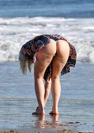 Ariel Winter Big Butt Bikini On A Beach - NuCelebs.com