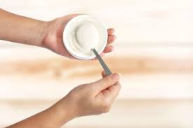 Untuk iritasi, campur ekstrak kunyit dengan gel lidah buaya untuk efek menenangkan alami. 11 Manfaat Masker Yogurt Untuk Wajah Dan Cara Membuatnya