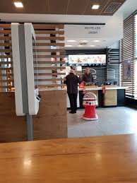 Zincir, müzisyenler travis scott ve j balvin 'i içeren benzer sınırlı. Mcdonald S Wien Rotenturmstrasse 29 Innere Stadt Menu Preise Tripadvisor