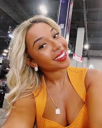 Jasmine Palmer's Instagram, Twitter & Facebook