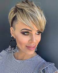 24 Short Hairstyles For Your Next Hairdresser Visit Hairstyles 2u Short Hair Styles Hair Styles Short Hairstyles For Women