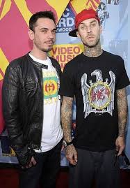 Travis was aboard the doomed flight on september 19. Dj Am And Travis Barker Critically Injured In A Plane Crash Popsugar Celebrity