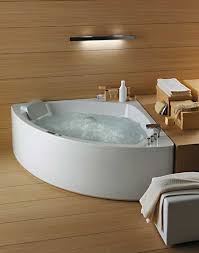 La bellezza di un bagno risiede nella capacit� di sfruttare ci� che il mercato offre in conformit� con il proprio gusto dimensioni vasca da bagno: Vasche Da Bagno Rettangolari E Angolari Con Idromassaggio