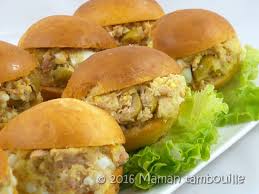 Une Jolie Decouverte Ces Fricasses Tunisiens Des Petits Pains Farcis De Thon œuf Recette Fricasse Tunisien Recettes Saines Et Faciles Nourriture Tunisienne