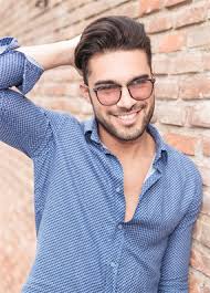 Bonus kafa kıvırcık saçlı erkeklerin sevdiği bir model. Yuvarlak Yuzlu Erkeklere Ozel 10 Sac Modeli Onerisi Sac Sirlari