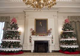 Michelle Obama S Final White House Holiday Decorations White House Christmas White House Christmas Decorations Christmas Decorations For The Home