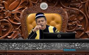 Dewan rakyat ketika itu dianggotai oleh 159 orang ahli iaitu 104 orang dari tanah melayu 16 orang dari sabah 24 orang dari sarawak dan 15 orang dari singapura. Bernama Dewan Rakyat Bersidang 10 Pagi Hingga 2 Petang Dihadiri Hanya 80 Ahli Parlimen Speaker