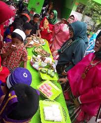 Semua kue tersebut adalah hasil olahan khas. Hari Kebudayaan Murid Sdn Borong Bagi Kue Tradisional Ke Pengendara Makassar Terkini