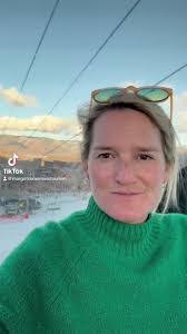 Amanda Piper's Instagram, Twitter & Facebook