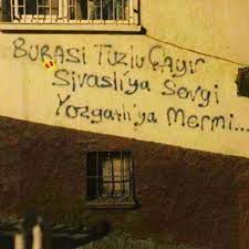 Ankara kalesi, anıtkabir, meclis, ulucanlar cezaevi, beypazarı evleri, hamamönü, atatürk orman çiftliği gibi bir çok önemli tarihi ve turistik mekanlara sahiptir. Sivasli Olmak On Twitter Tuzlucayir Da Siradan Bir Duvar Yazisi Sivas Ankara Istanbul Sarigazi Kangal Divrigi