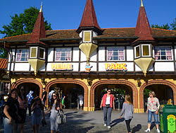 Tourism=attraction für shows mit time_on, time_off. Heide Park Wikipedia