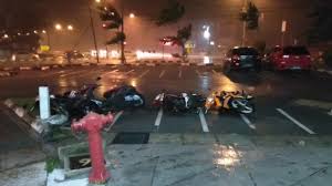 Ulama yang juga pengasuh pondok pesantren. Digilis Kereta Selepas Terkena Zink Terbang By Berita Tv9