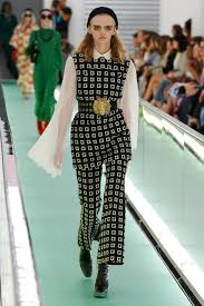 Pin By Ellaine On ғᴀsʜɪᴏɴ In 2021 Gucci Runway Fashion Week Runway Fashion Couture