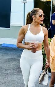 25 Celebrity Camel Toe Pictures Which Make Your Dick Hard Like Eiffel Tower