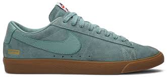 Verde acqua, rosa e sabbia tutte con tomaia in suede e box logo laminato in oro di fianco al tallone per la gioia di grandi e piccini. Supreme X Sb Blazer Low Gt Qs Cannon Nike 716890 009 Goat