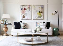 The Trick To Mixing Modern And Traditional Furniture Modern Traditional Living Room Casual Living Room Design Living Room Modern